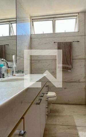 Apartamento à venda com 320m², 4 quartos e 4 vagas Apartamento à venda com 320m², 4 quartos e 4 vagasBanheiro suíte 2