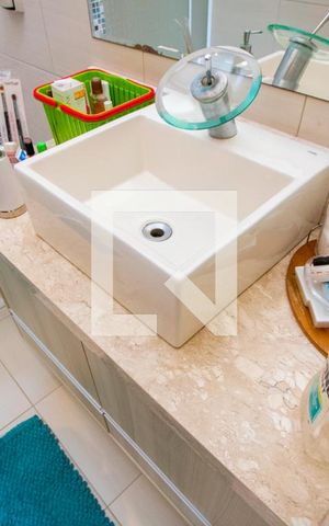 Casa à venda com 205m², 3 quartos e 4 vagasBanheiro do quarto 1