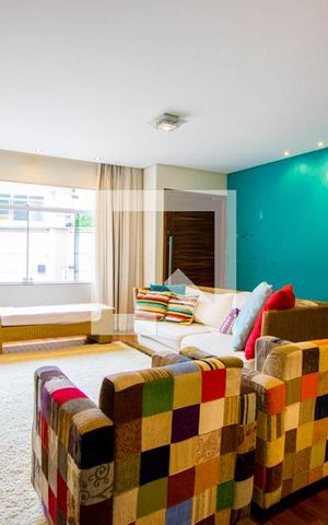 Casa à venda com 205m², 3 quartos e 4 vagasSala de TV