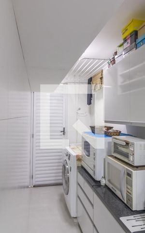 Casa de condomínio para alugar com 200m², 4 quartos e 2 vagas Casa de condomínio para alugar com 200m², 4 quartos e 2 vagasÁrea de Serviço