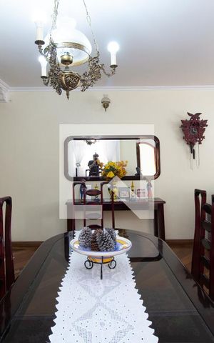 Casa à venda com 190m², 4 quartos e 6 vagas Casa à venda com 190m², 4 quartos e 6 vagasSala
