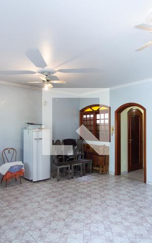 Casa à venda com 190m², 4 quartos e 6 vagas