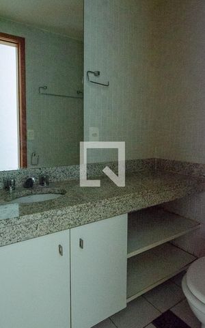 Apartamento à venda com 130m², 2 quartos e 2 vagas Apartamento à venda com 130m², 2 quartos e 2 vagasbanheiro social