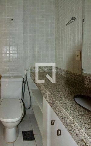 Apartamento à venda com 130m², 2 quartos e 2 vagas Apartamento à venda com 130m², 2 quartos e 2 vagasBanheiro da Suíte 1