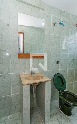 Casa para alugar com 50m², 2 quartos e 1 vaga Casa para alugar com 50m², 2 quartos e 1 vagaBanheiro