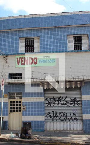 Casa à venda com 150m², 3 quartos e sem vagaLojas Fachada