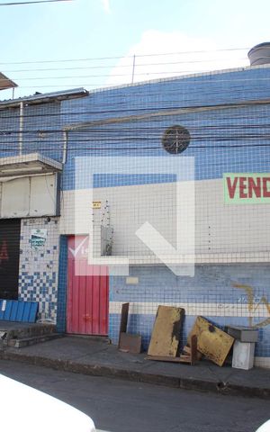 Casa à venda com 150m², 3 quartos e sem vagaLojas Fachada