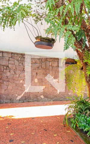 Casa à venda com 505m², 4 quartos e 5 vagas Casa à venda com 505m², 4 quartos e 5 vagasQuintal