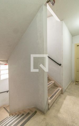 Apartamento para alugar com 40m², 1 quarto e sem vaga Apartamento para alugar com 40m², 1 quarto e sem vagaEscada