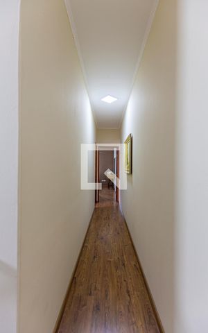 Casa à venda com 300m², 3 quartos e 2 vagasCorredor Dormitórios