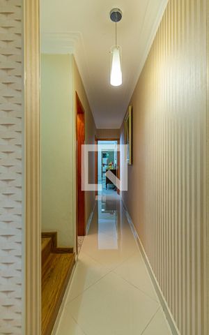 Casa à venda com 300m², 3 quartos e 2 vagasCorredor