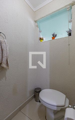 Casa à venda com 300m², 3 quartos e 2 vagasBanheiro de serviço