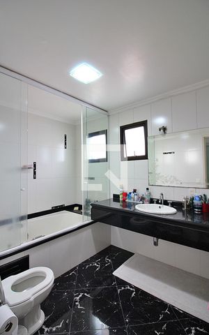 Apartamento à venda com 240m², 4 quartos e 3 vagasBanheiro do Sacada do Quarto 1 - Suíte