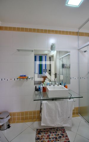 Apartamento à venda com 240m², 4 quartos e 3 vagasBanheiro do Quarto 2 - Suíte