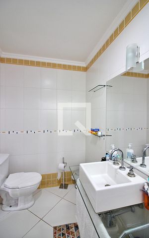 Apartamento à venda com 240m², 4 quartos e 3 vagasBanheiro do Quarto 2 - Suíte