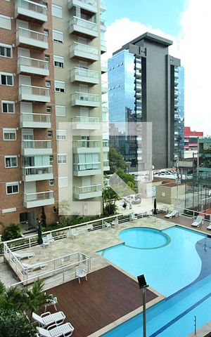 Apartamento à venda com 240m², 4 quartos e 3 vagasSacada do Quarto 1 - Suíte