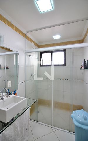 Apartamento à venda com 240m², 4 quartos e 3 vagasBanheiro do Quarto 2 - Suíte