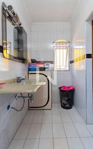 Casa à venda com 200m², 3 quartos e 4 vagasBanheiro Suíte 1