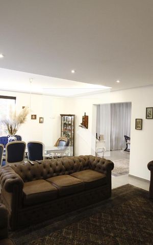 Casa à venda com 250m², 3 quartos e 4 vagasSala