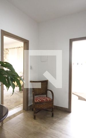 Casa à venda com 250m², 3 quartos e 4 vagasCorredor