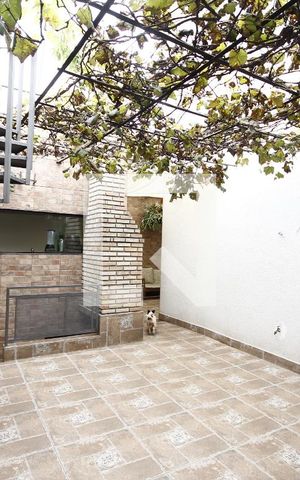 Casa à venda com 250m², 3 quartos e 4 vagasQuintal