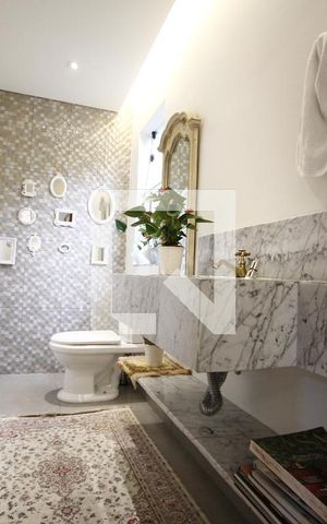 Casa à venda com 250m², 3 quartos e 4 vagasLavabo