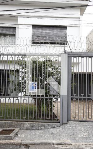 Casa à venda com 250m², 3 quartos e 4 vagasFachada
