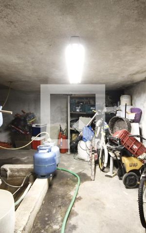 Casa à venda com 250m², 3 quartos e 4 vagasPorão