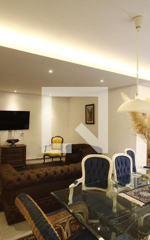 Casa à venda com 250m², 3 quartos e 4 vagasSala
