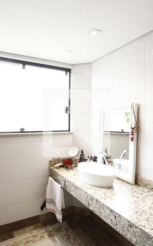 Casa à venda com 250m², 3 quartos e 4 vagasSuíte