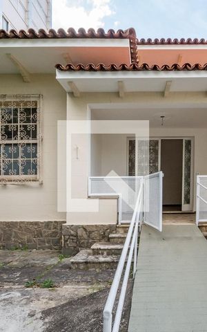 Casa para alugar com 700m², 4 quartos e 8 vagas Casa para alugar com 700m², 4 quartos e 8 vagasEntrada
