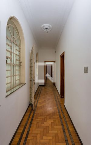 Casa para alugar com 700m², 4 quartos e 8 vagas Casa para alugar com 700m², 4 quartos e 8 vagasCorredor