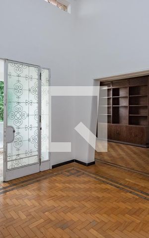 Casa para alugar com 700m², 4 quartos e 8 vagas Casa para alugar com 700m², 4 quartos e 8 vagasSala 1