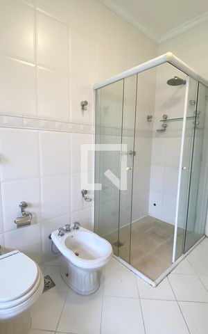 Casa de condomínio à venda com 1400m², 5 quartos e 6 vagasBanheiro da Suíte 1
