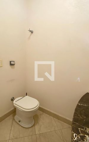 Casa de condomínio à venda com 1400m², 5 quartos e 6 vagasLavabo