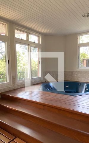 Casa de condomínio à venda com 1400m², 5 quartos e 6 vagasPiscina Coberta