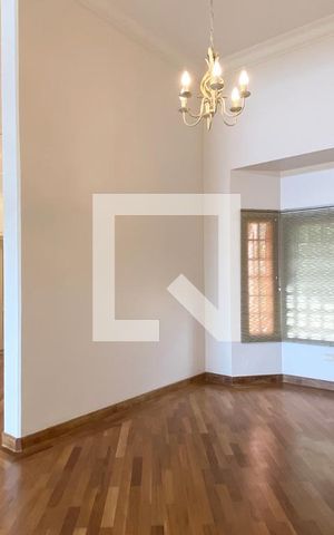 Casa de condomínio à venda com 1400m², 5 quartos e 6 vagasSala