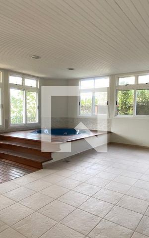 Casa de condomínio à venda com 1400m², 5 quartos e 6 vagasPiscina Coberta