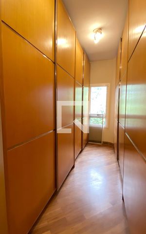 Casa de condomínio à venda com 1400m², 5 quartos e 6 vagasCloset da suíte 1