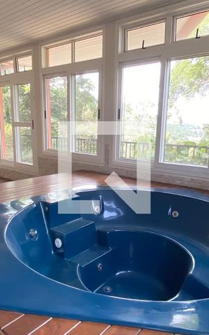 Casa de condomínio à venda com 1400m², 5 quartos e 6 vagasPiscina Coberta