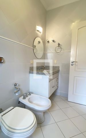 Casa de condomínio à venda com 1400m², 5 quartos e 6 vagasBanheiro da Suíte 2