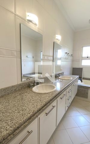 Casa de condomínio à venda com 1400m², 5 quartos e 6 vagasBanheiro da Suíte 1