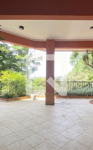 Casa de condomínio à venda com 1400m², 5 quartos e 6 vagasVaranda