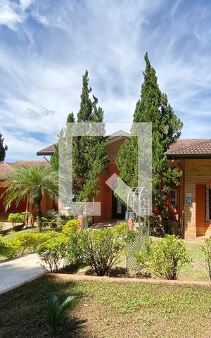 Casa de condomínio à venda com 1400m², 5 quartos e 6 vagasFachada