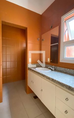Casa de condomínio à venda com 1400m², 5 quartos e 6 vagasBanheiro da Suíte 4