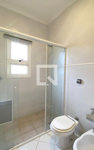 Casa de condomínio à venda com 1400m², 5 quartos e 6 vagasBanheiro da Suíte 2