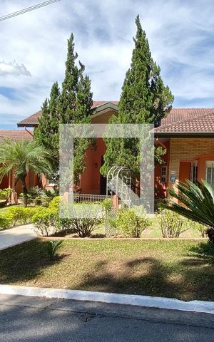 Casa de condomínio à venda com 1400m², 5 quartos e 6 vagasFachada