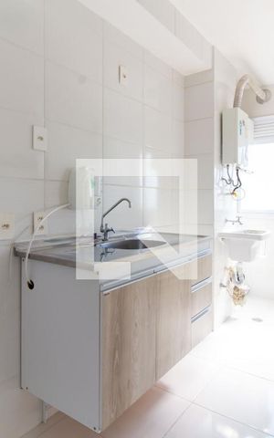 Apartamento para alugar com 45m², 2 quartos e sem vaga Apartamento para alugar com 45m², 2 quartos e sem vagaCozinha e Área de Serviço