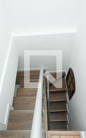 Casa para alugar com 80m², 2 quartos e 1 vaga Casa para alugar com 80m², 2 quartos e 1 vagaEscada