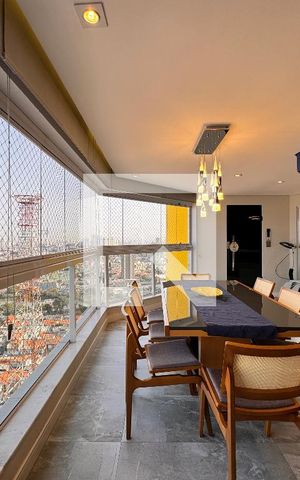 Apartamento à venda com 160m², 3 quartos e 3 vagas Apartamento à venda com 160m², 3 quartos e 3 vagasVaranda gourmet